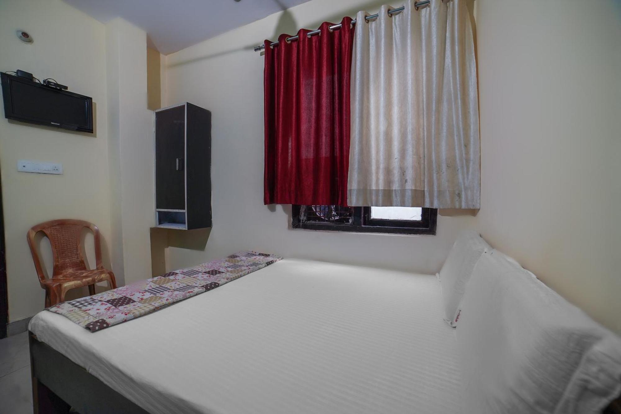 Spot On Komfort Guest House Rudrapur Екстериор снимка