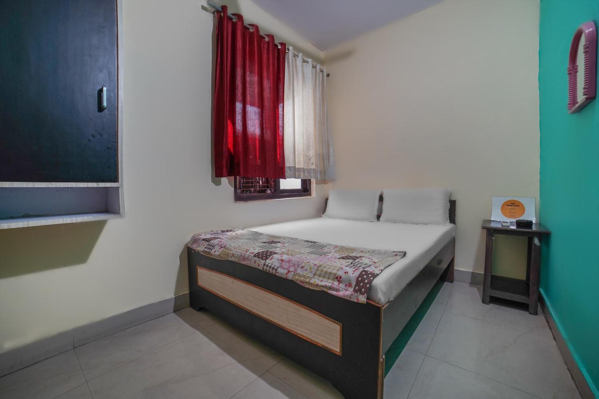 Spot On Komfort Guest House Rudrapur Екстериор снимка