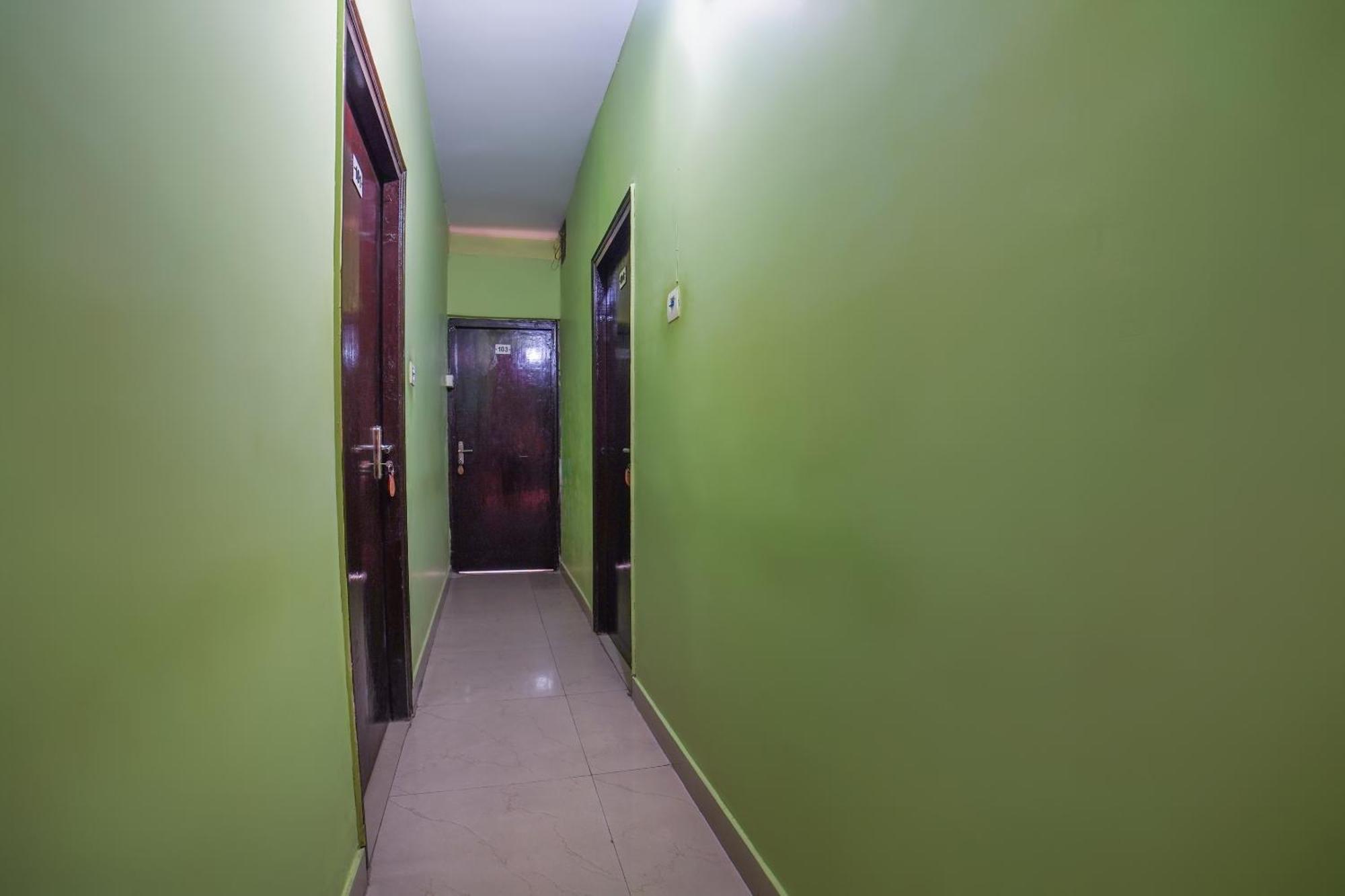 Spot On Komfort Guest House Rudrapur Екстериор снимка