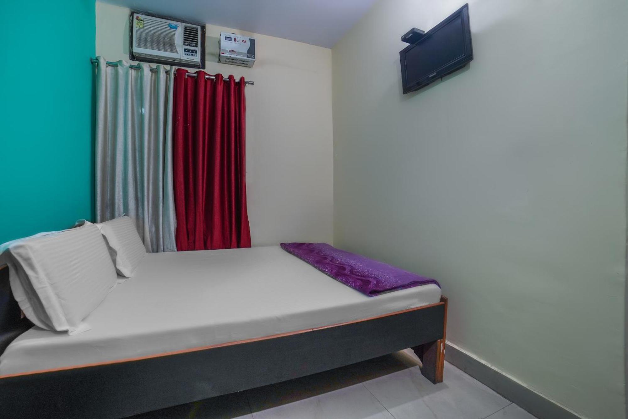 Spot On Komfort Guest House Rudrapur Екстериор снимка