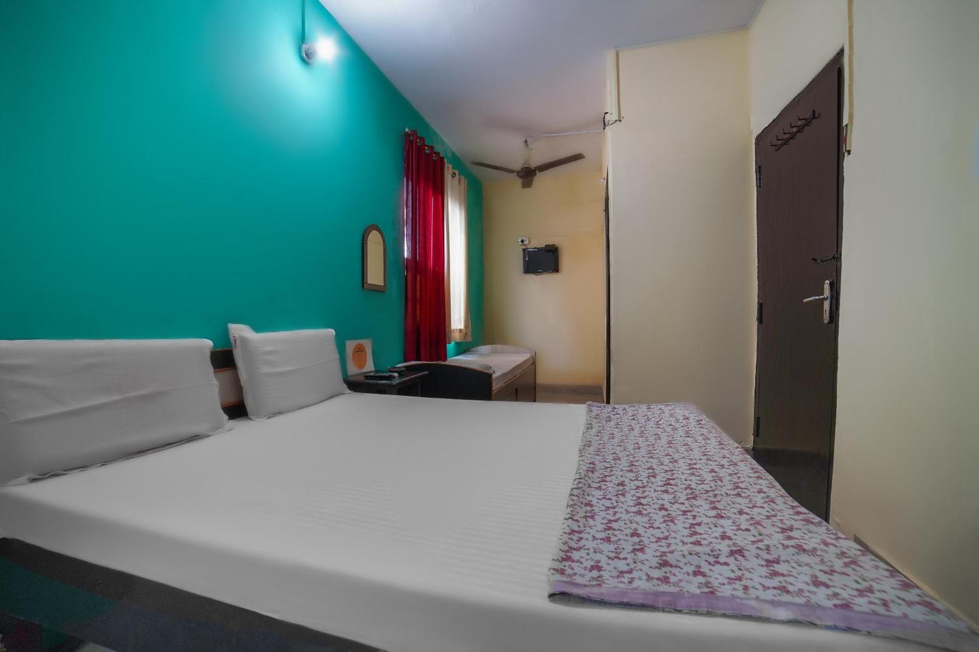 Spot On Komfort Guest House Rudrapur Екстериор снимка