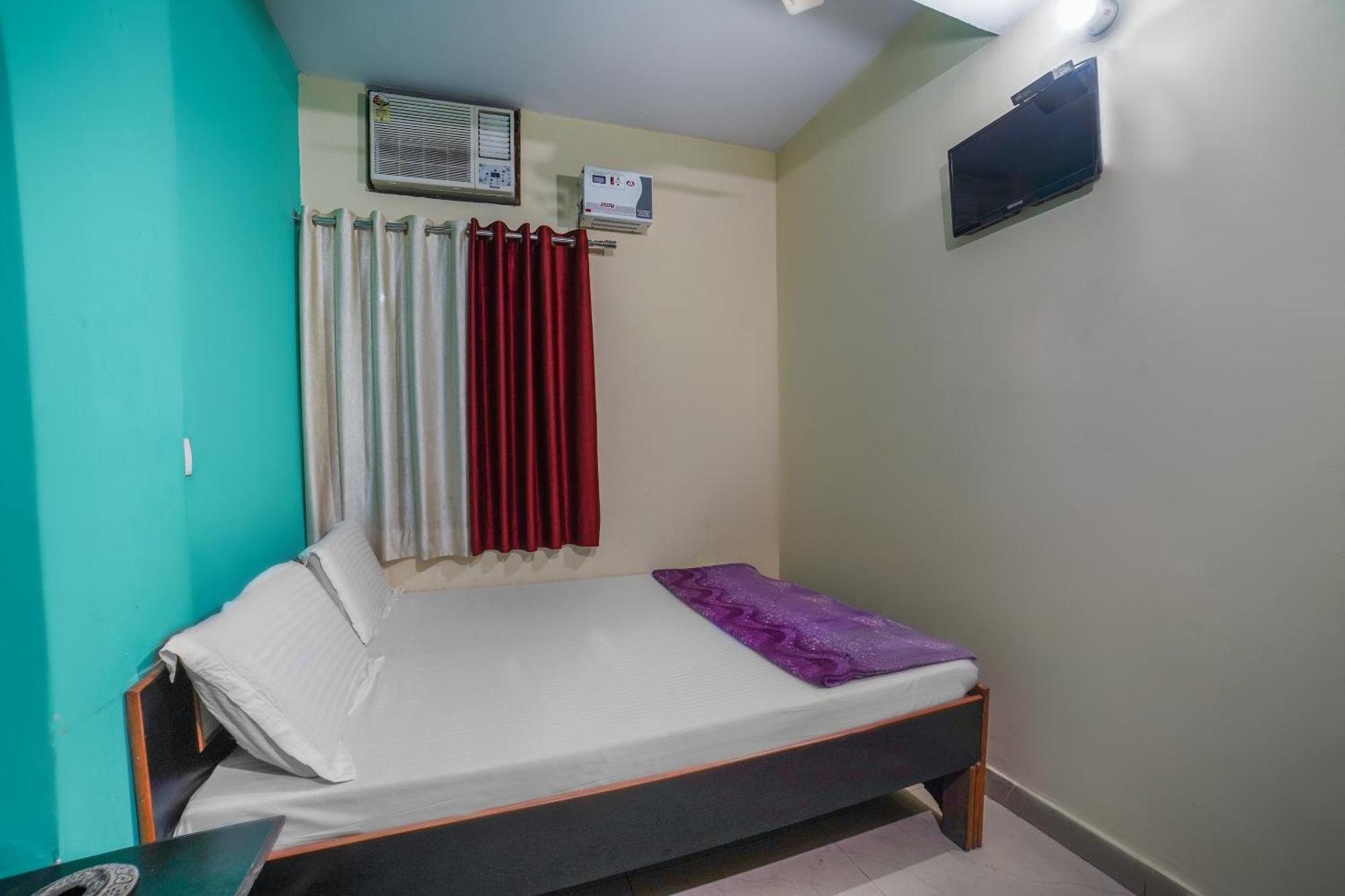 Spot On Komfort Guest House Rudrapur Екстериор снимка