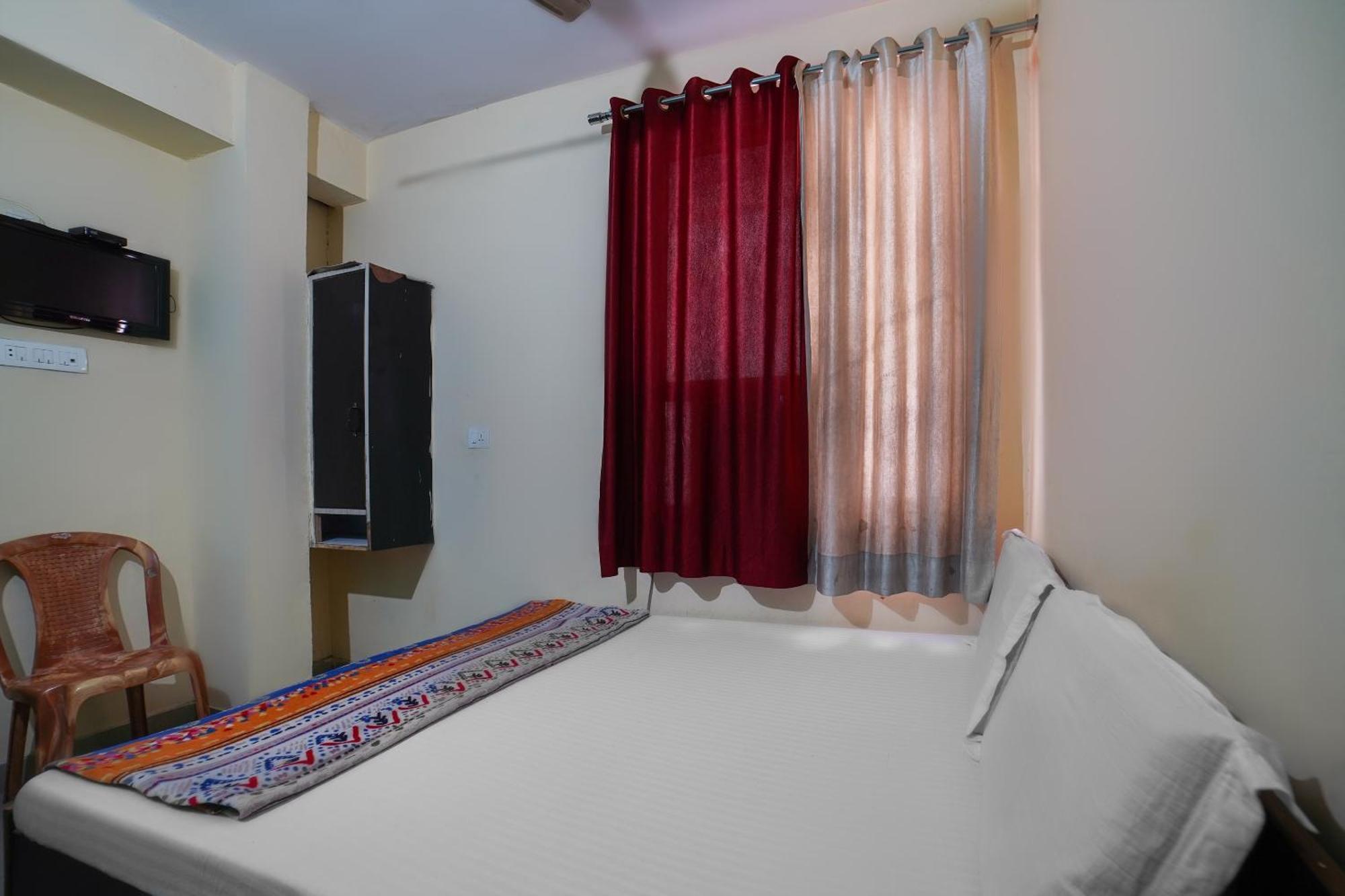 Spot On Komfort Guest House Rudrapur Екстериор снимка