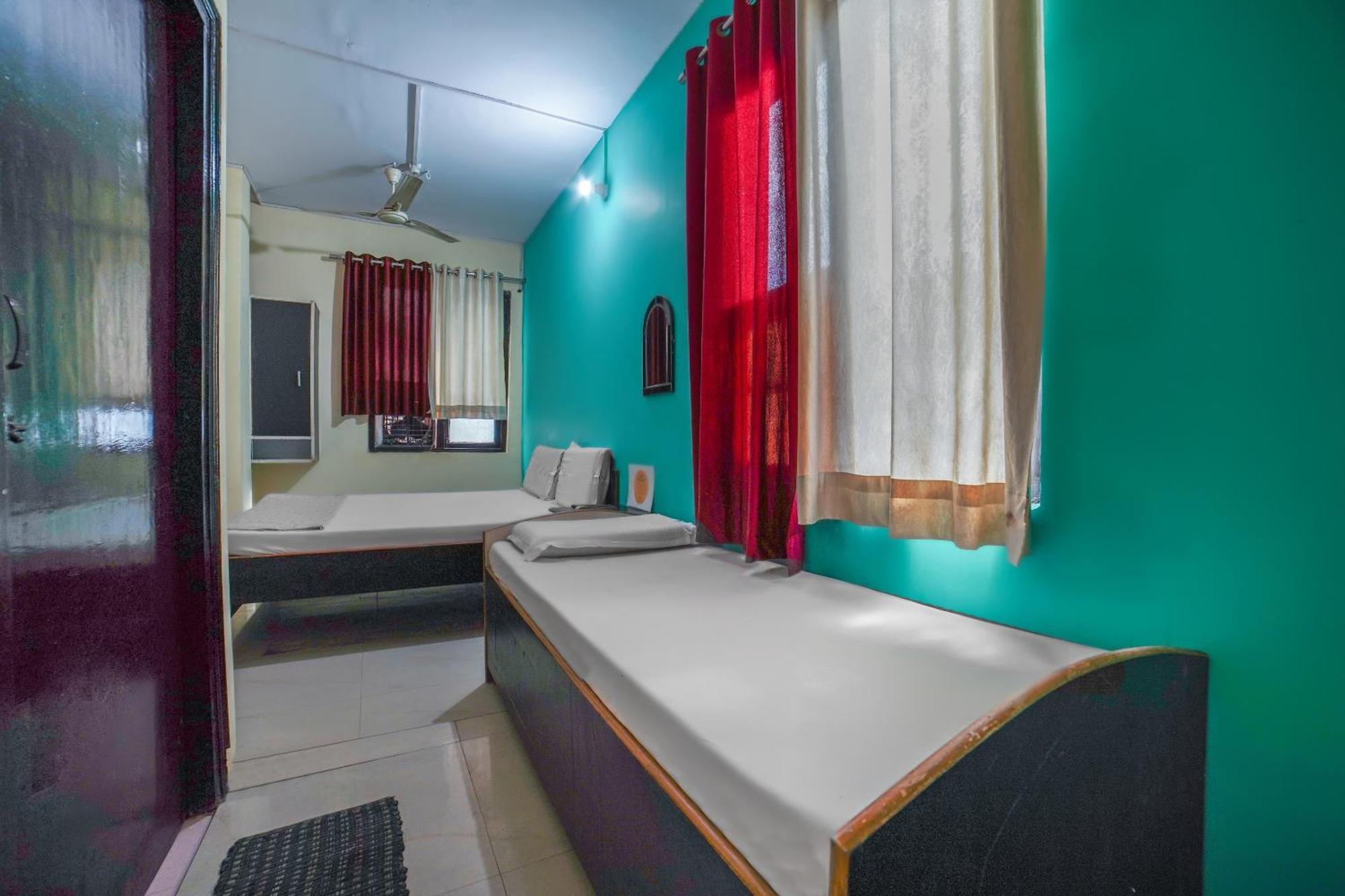Spot On Komfort Guest House Rudrapur Екстериор снимка